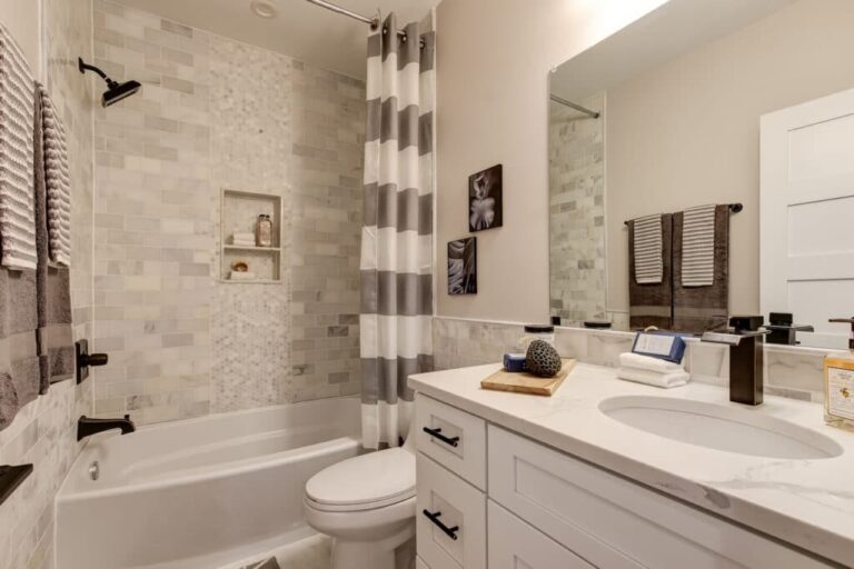 How to Remodel a Small Bathroom